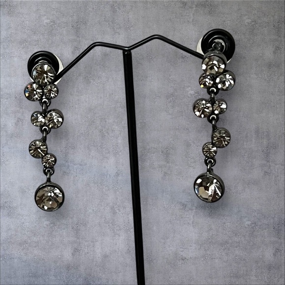 Long dangling crystal earrings black metal - Picture 1 of 5